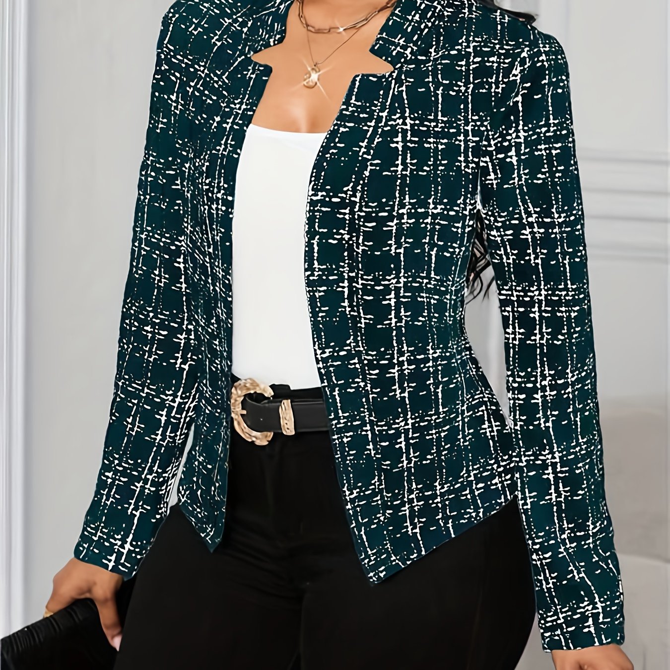 Elegant Women'S Plaid Blazer in a Beige-Brown Color Scheme, Featuring a Structured Collar Design Suitable for All Seasons. This Versatile Piece Is Perfect for Both Office And Party Settings