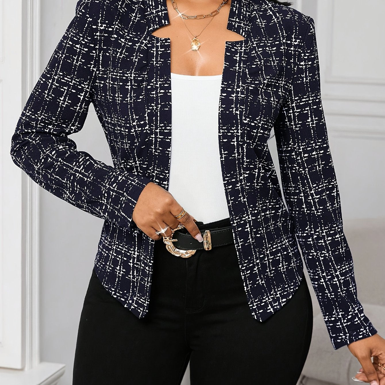 Elegant Women'S Plaid Blazer in a Beige-Brown Color Scheme, Featuring a Structured Collar Design Suitable for All Seasons. This Versatile Piece Is Perfect for Both Office And Party Settings