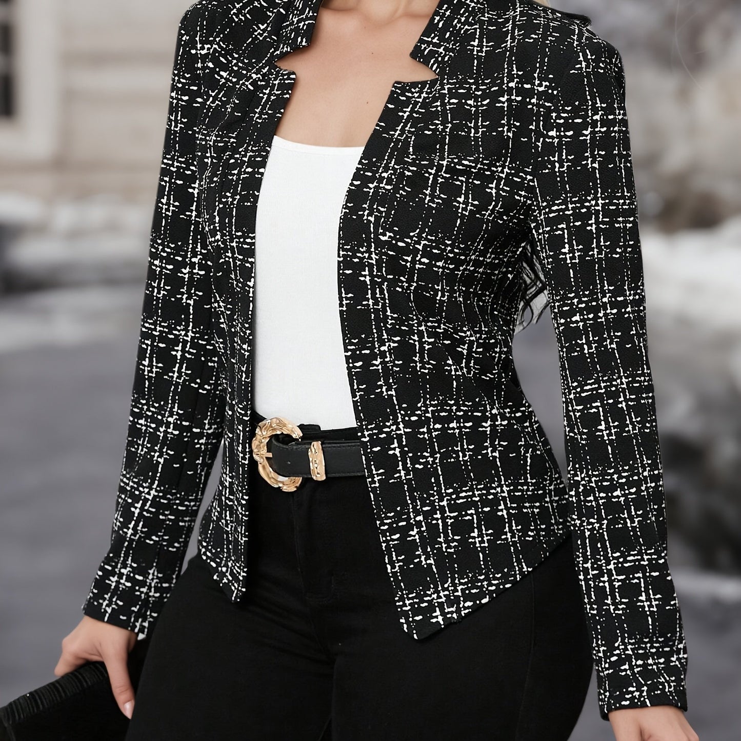 Elegant Women'S Plaid Blazer in a Beige-Brown Color Scheme, Featuring a Structured Collar Design Suitable for All Seasons. This Versatile Piece Is Perfect for Both Office And Party Settings