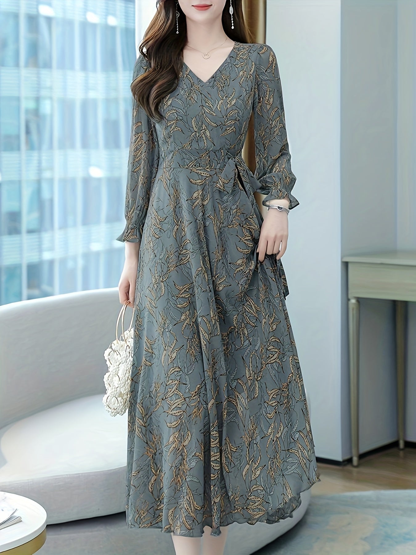 Printed waist-cinching dress, long-sleeve dress, spring and autumn Women's clothing, fashionable and trendy, casual and commuting, comfortable fabric, elegant and noble, suitable for both formal and informal occasions, also wearable at the beach.