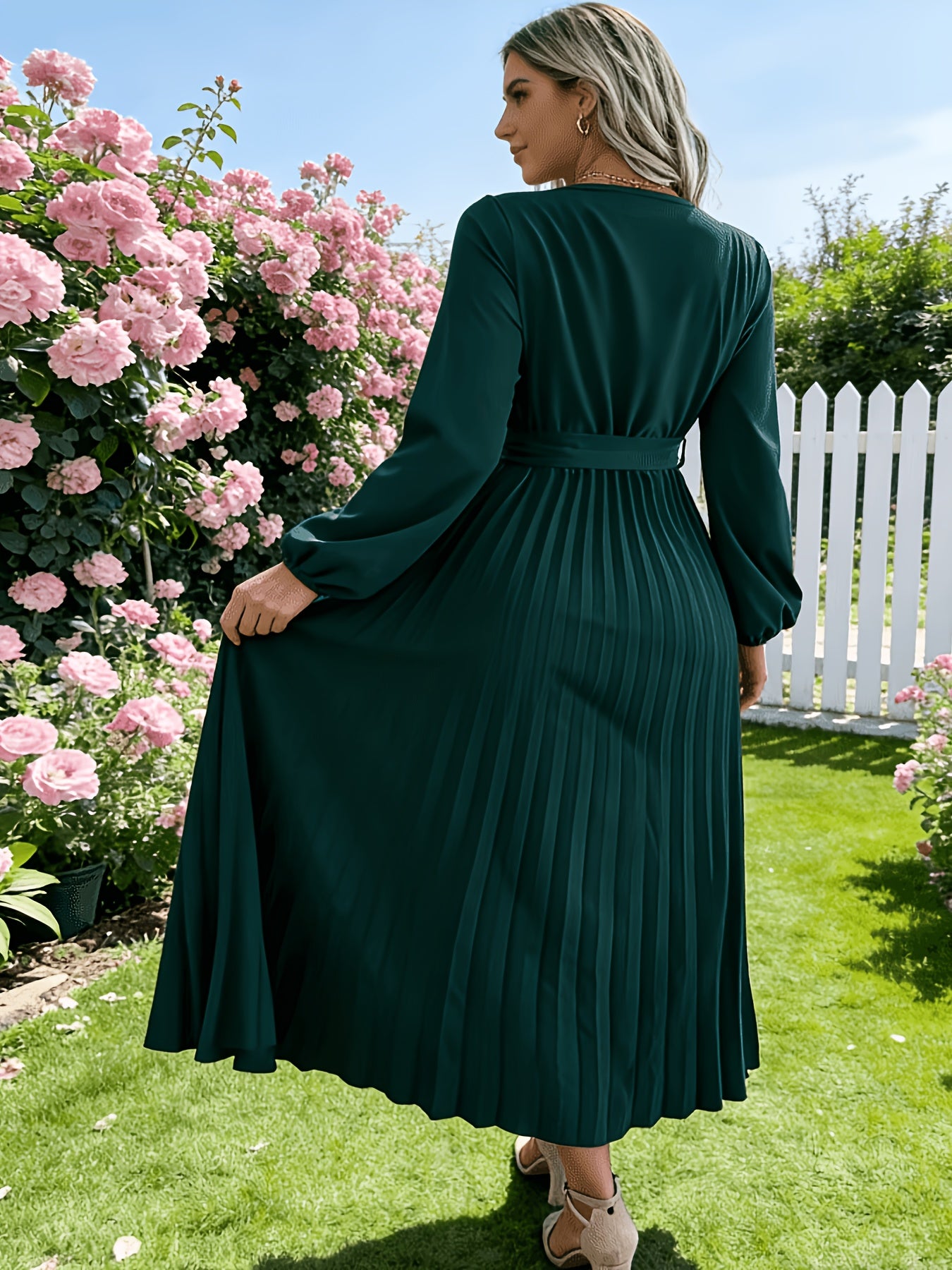 Directed Hot Style Real Shot 2024 European And American Spring And Autumn Temperament Cross V-Neck Large Swing Pleated Long Dress