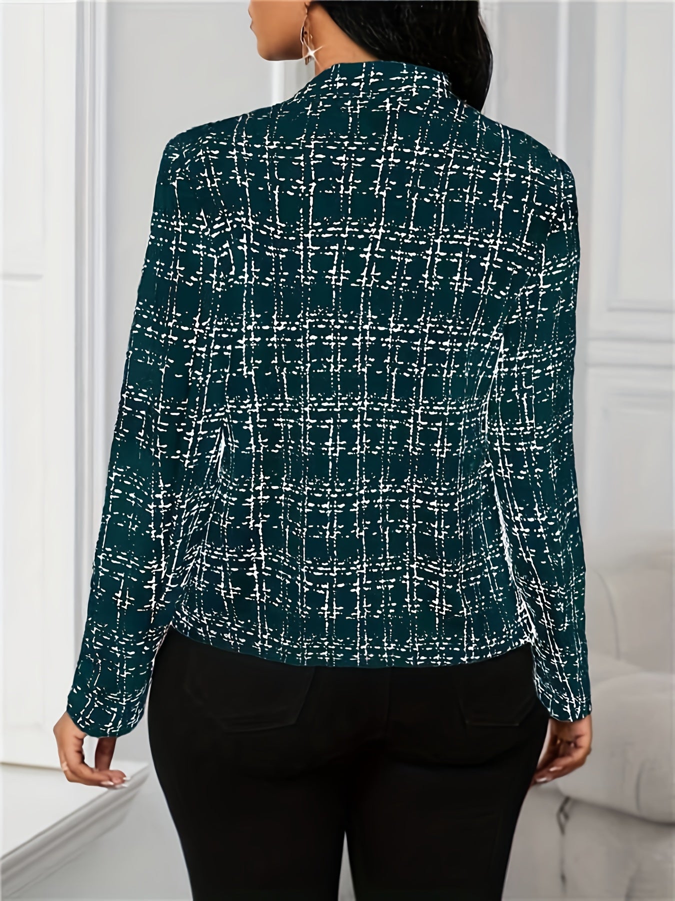 Elegant Women'S Plaid Blazer in a Beige-Brown Color Scheme, Featuring a Structured Collar Design Suitable for All Seasons. This Versatile Piece Is Perfect for Both Office And Party Settings